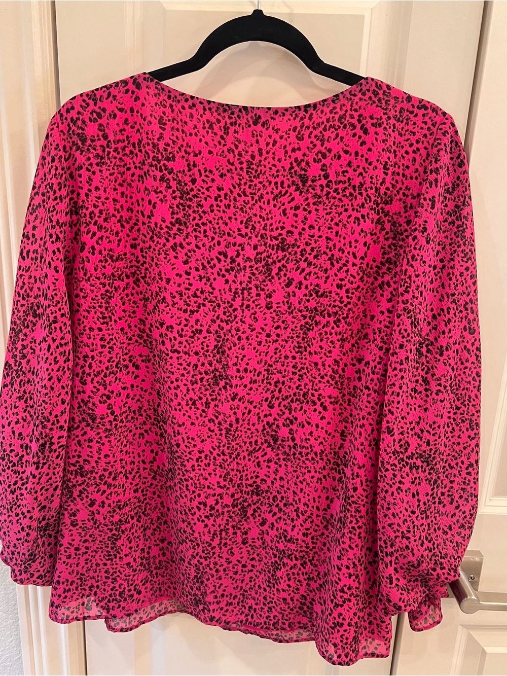 Vince Camuto Raspberry Leopard-Print V-Neck Blouse - Picture 3 of 4